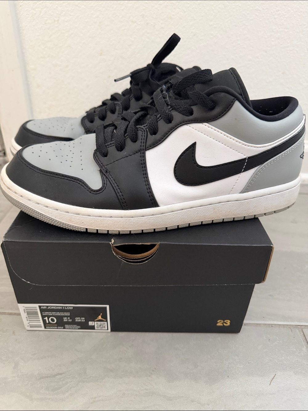 Mens Nike Air Jordan’s 1 Low-Top Sneakers Size 10 Black, White, and Gray